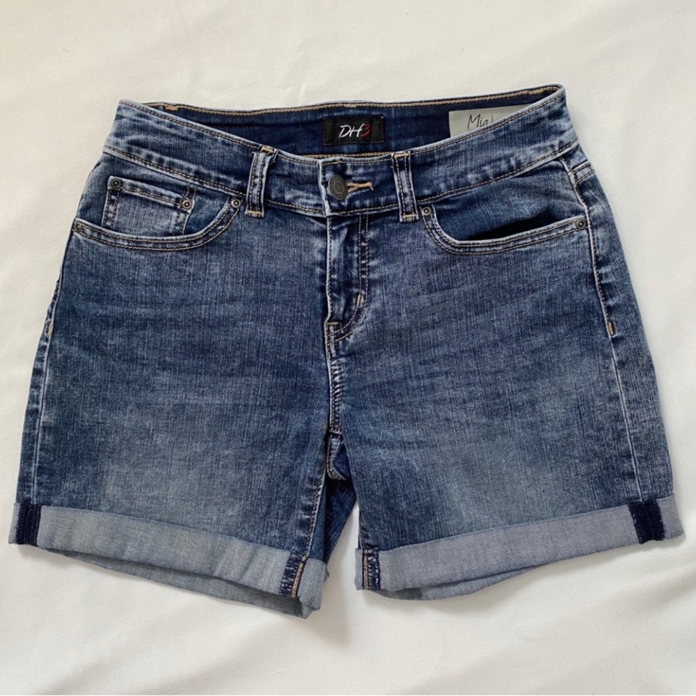 DH3 Mid rise denim shorts size 2